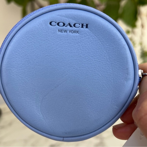 NWT Coach Hang Tag Motif Light Chambray Blue Round Coin Purse Zip Case 48558 - Picture 4 of 8